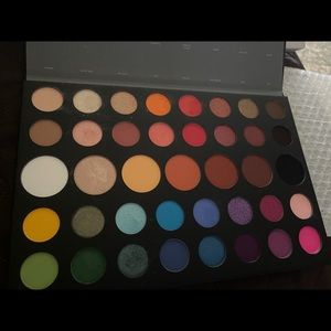 JAMES CHARLES ARTISTRY PALETTE BY MORPHE